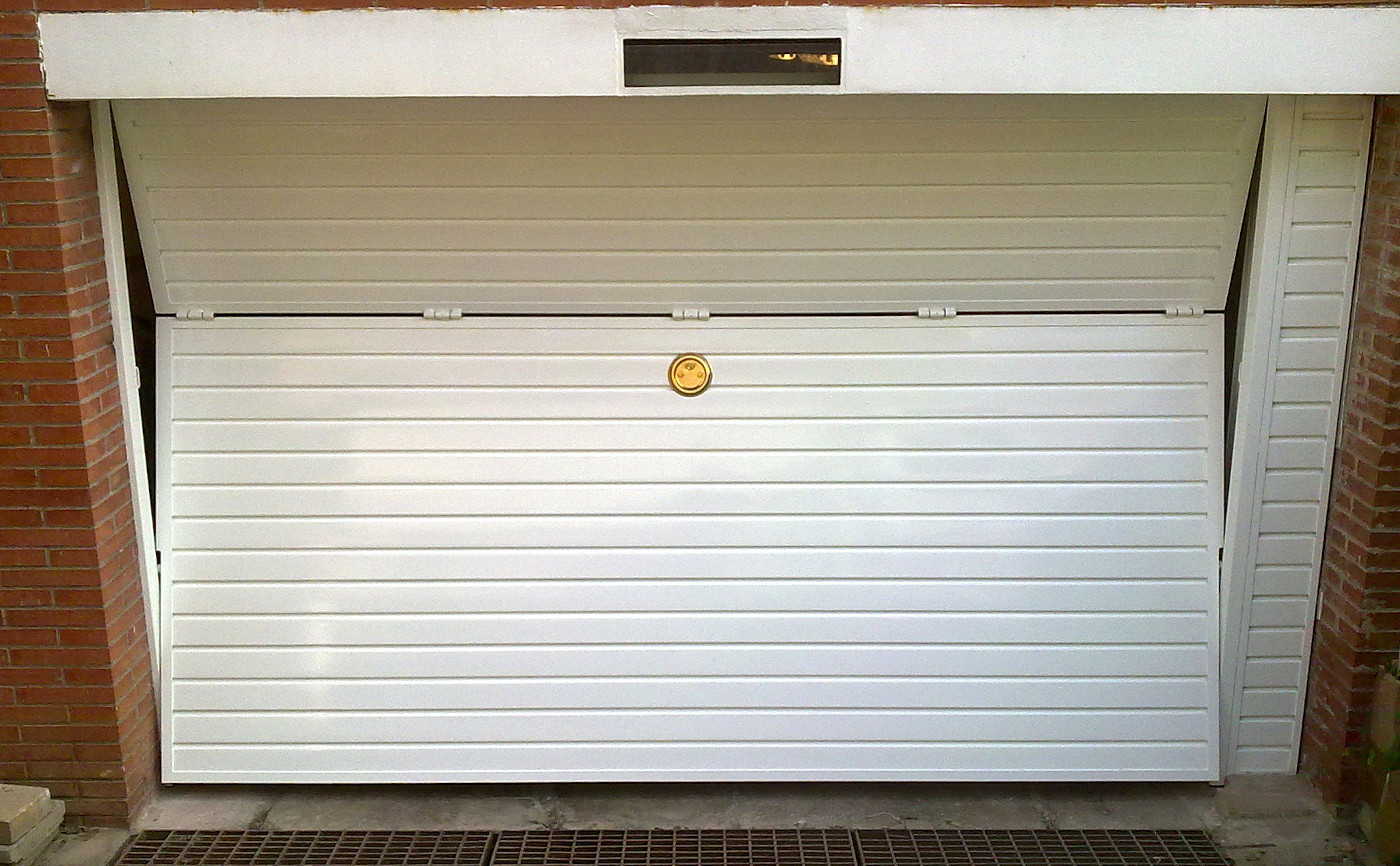 reparar puerta basculante - Reparación Puertas de Garaje Basculantes